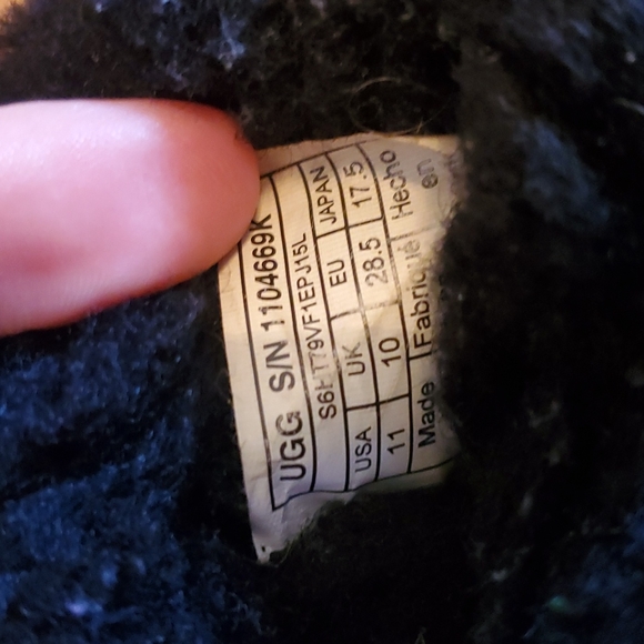 Black knit Uggs - Picture 8 of 8